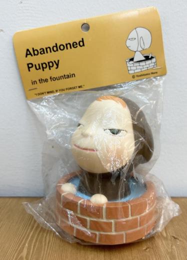 Abandoned puppy in the fountain (茶)