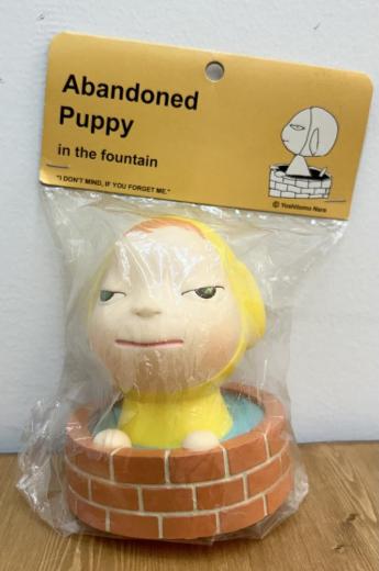 Abandoned puppy in the fountain (黄)